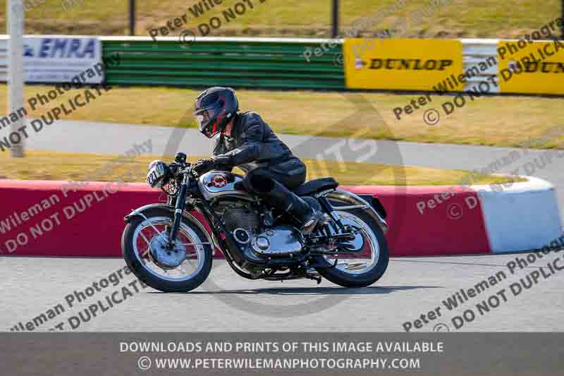 Vintage motorcycle club;eventdigitalimages;mallory park;mallory park trackday photographs;no limits trackdays;peter wileman photography;trackday digital images;trackday photos;vmcc festival 1000 bikes photographs